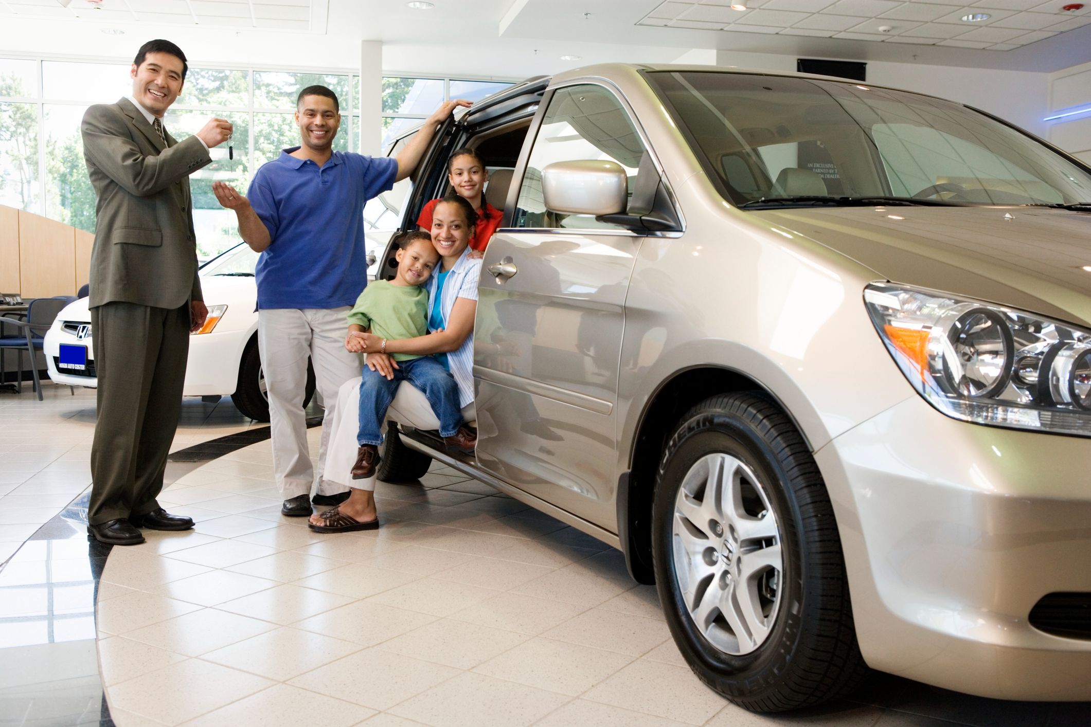 Dicas sobre como ser um ótimo vendedor de carros em uma revenda de